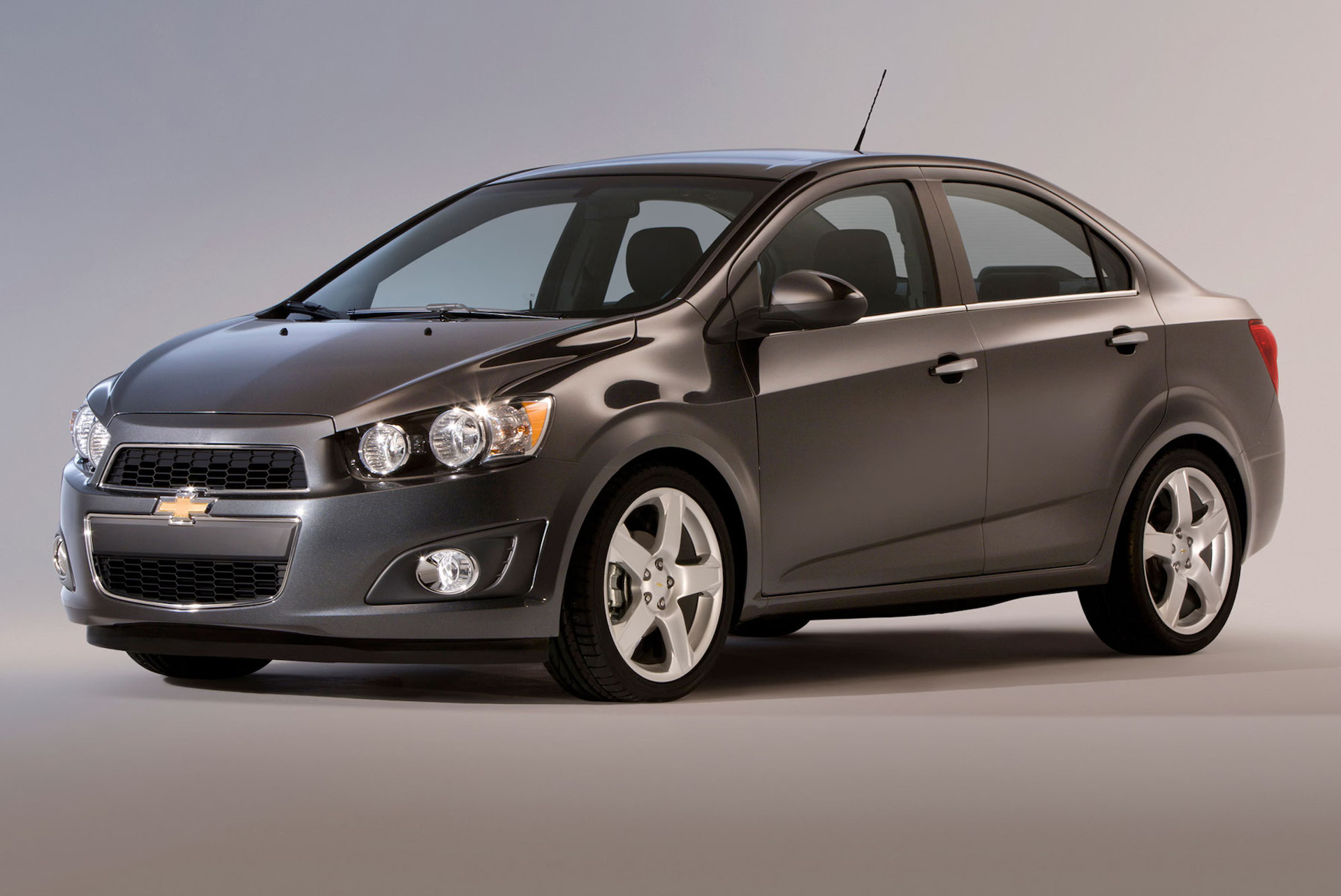 CHEVROLET SONIC 2015 1.8 AT