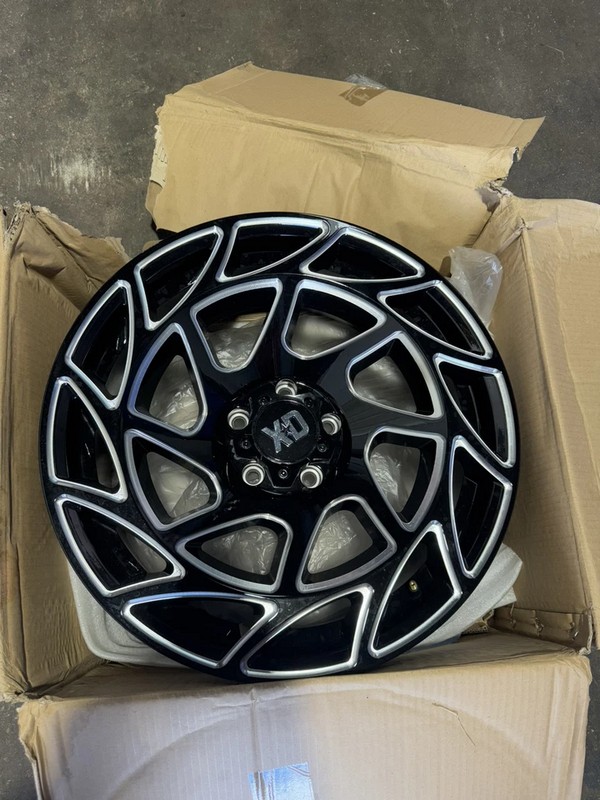 XD SERIES XD860 ONSLAUGHT GLOSS BLACK MILLED 17X9 6X5.5 -12MM (XD86079068312N) $1200.00