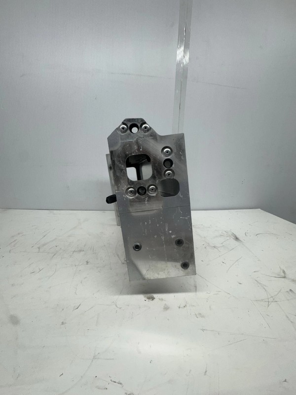 2021 2022-2024 ASTON MARTIN DBX REINFORCEMENT IMPACT BAR BRACKET LEFT DRIVER OEM $1199.99