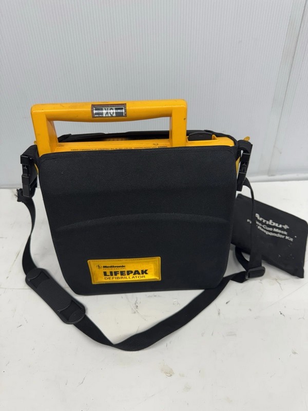 MEDTRONIC LIFEPAK 500 BIPHASIC AUTOMATED EXTERNAL DEFIBRILLATOR (WITH BATTERY) $300.00